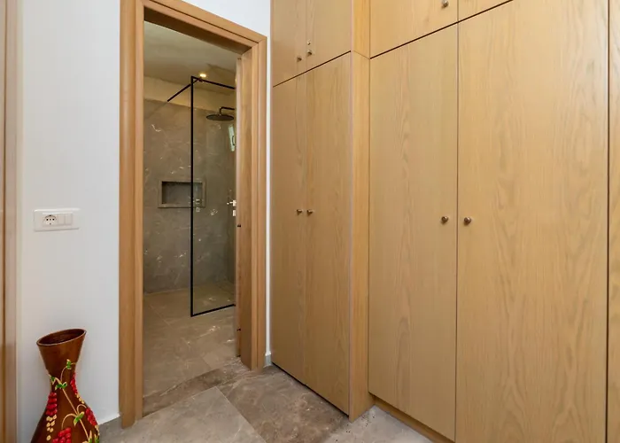 Aronia Glow Imerovigli (Santorini)