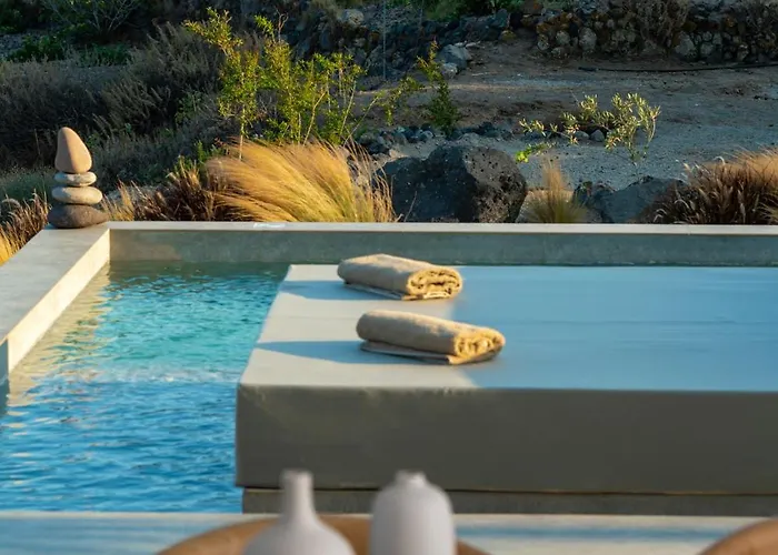 Aronia Glow Imerovigli (Santorini)